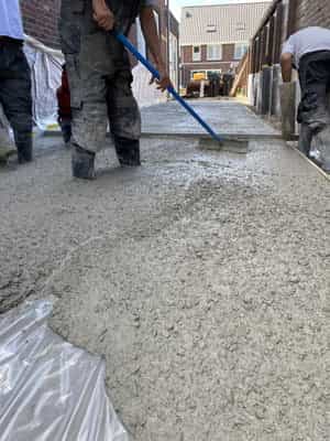 Different types of concrete fibres side by side: steel fibres, synthetic macro fibres and basalt fibres